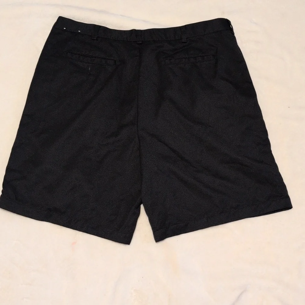 Grand Slam Men's Black Flat Front Shorts Size 40
